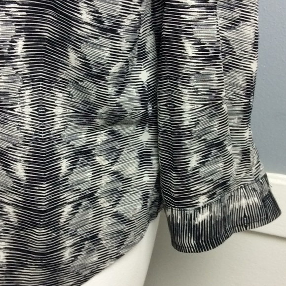 Olive & Oak Woman PolyBlack Stripe Blouse Sz 3X - Picture 4 of 8